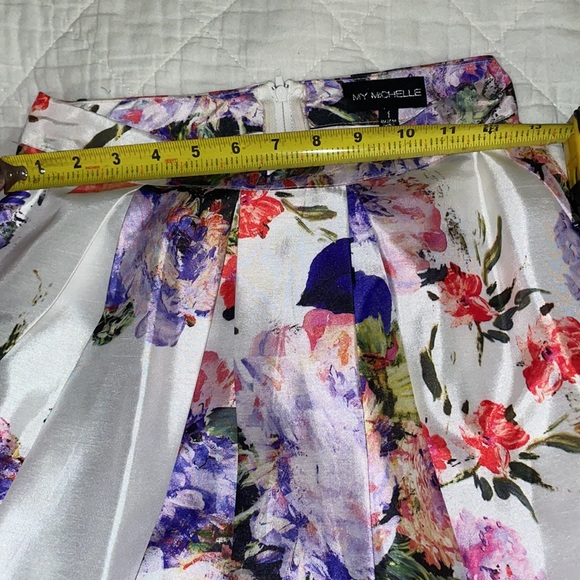 Elegant Formal Floral Maxi skirt. Perfect for a modern and classy look! 🌼🌺🌷🌸 - Picture 9 of 12